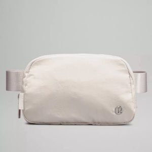 🔴 lululemon Everywhere Belt Bag White Opal EBB *metal logo